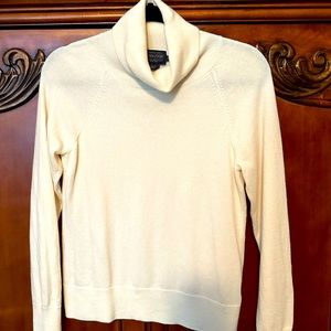 Pendleton Women’s cream colored sweater. Size M